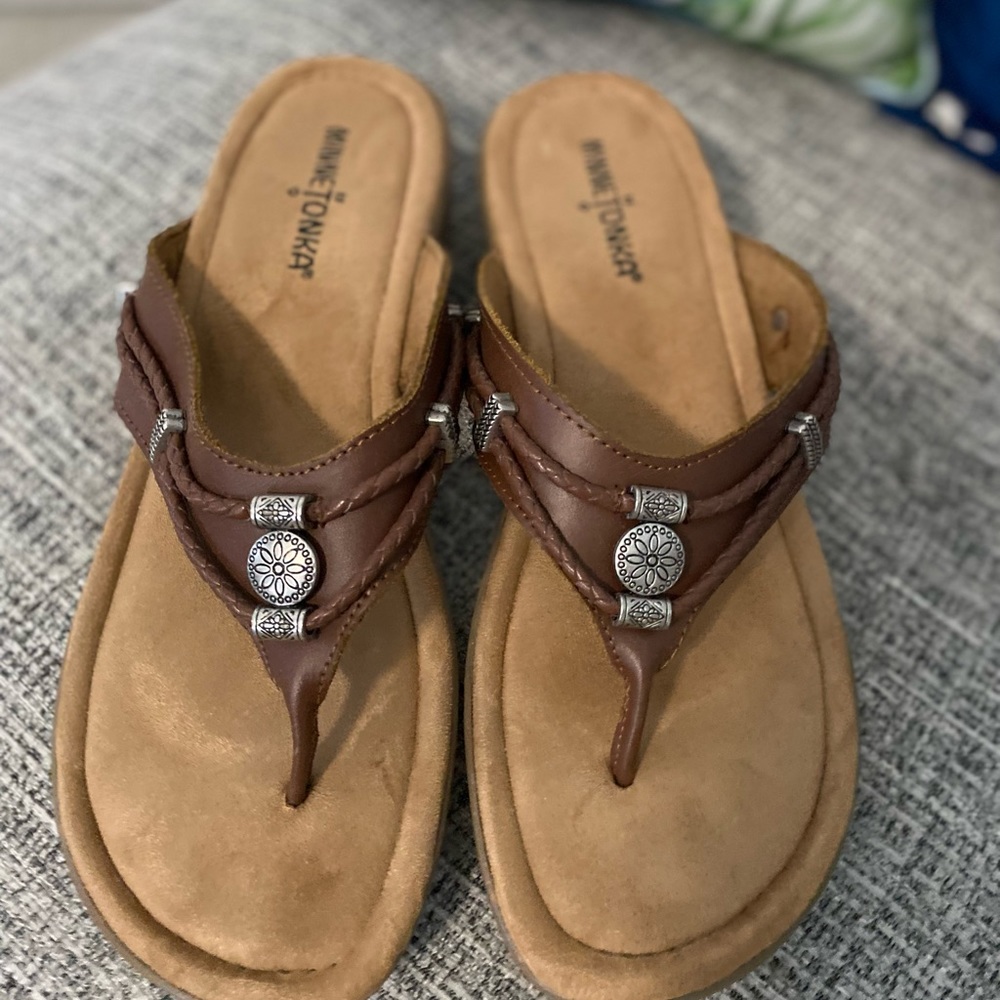 Minnetonka Flips size10